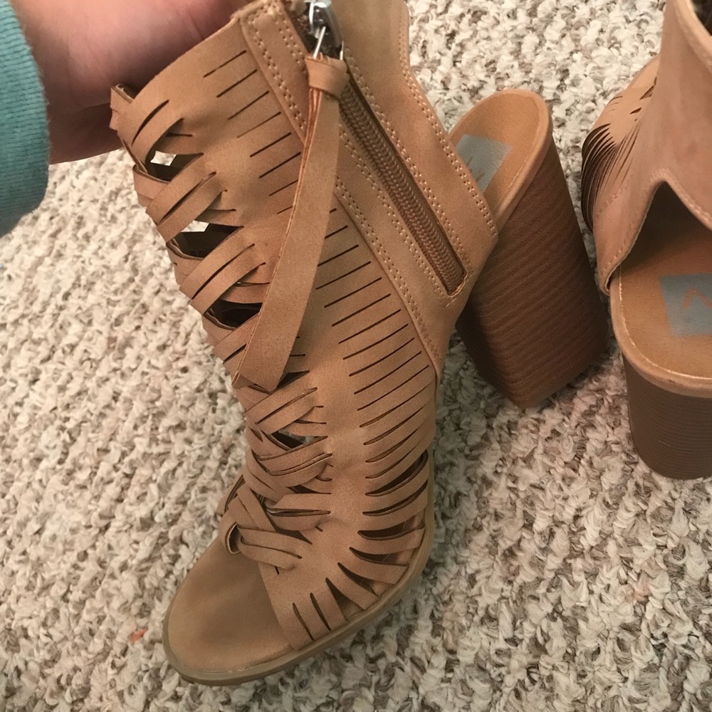 Heels - Picture 2 of 5